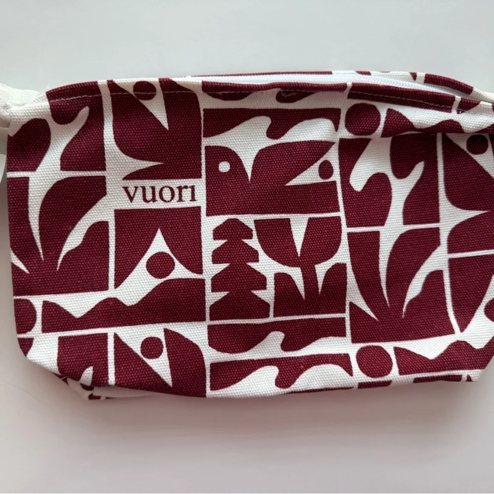 Vuori Holiday 25 Tote & Matching Pouch – Strawberry – NWT Gift With Purchase